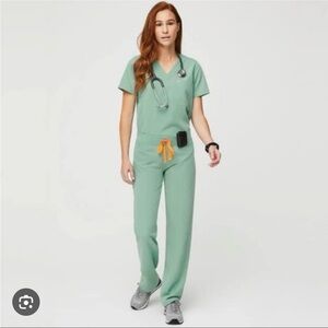 Jade Figs Scrub Set with Jogger Pants Large